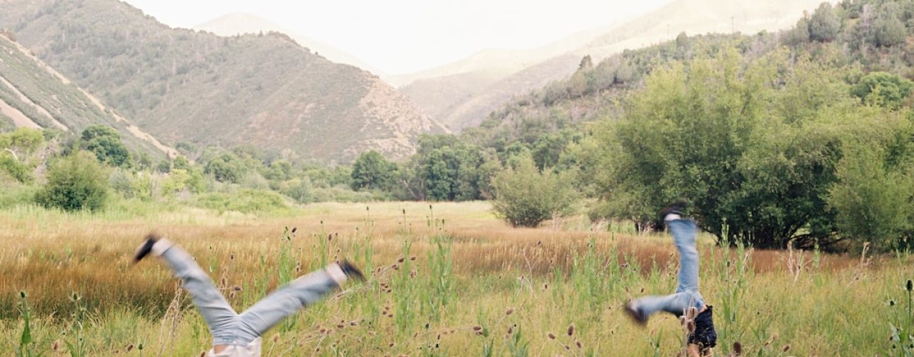 Pittige korte kapsels voor dames van 60 met bril: stijlvol en stoer op elke leeftijd